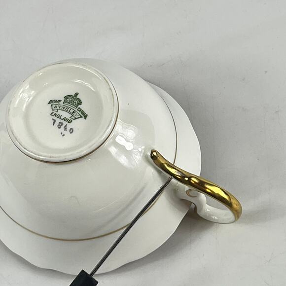 Aynsley England Bone China Teacup Red Gold Floral Interior Scalloped 7840 - Picture 12 of 13